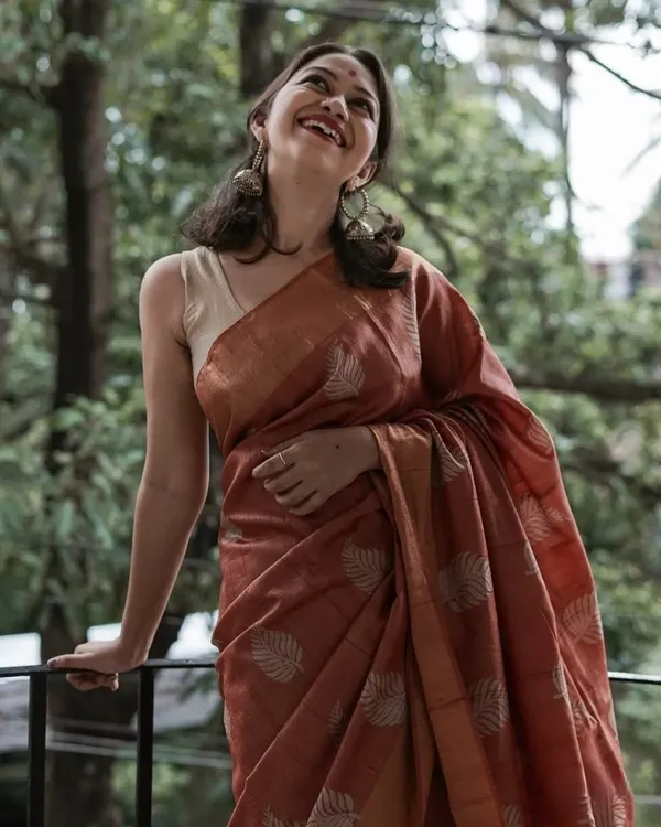 Exuberant__Orange_Banarasi_Silk_Saree_With_Symmetrical_Blouse_Piece