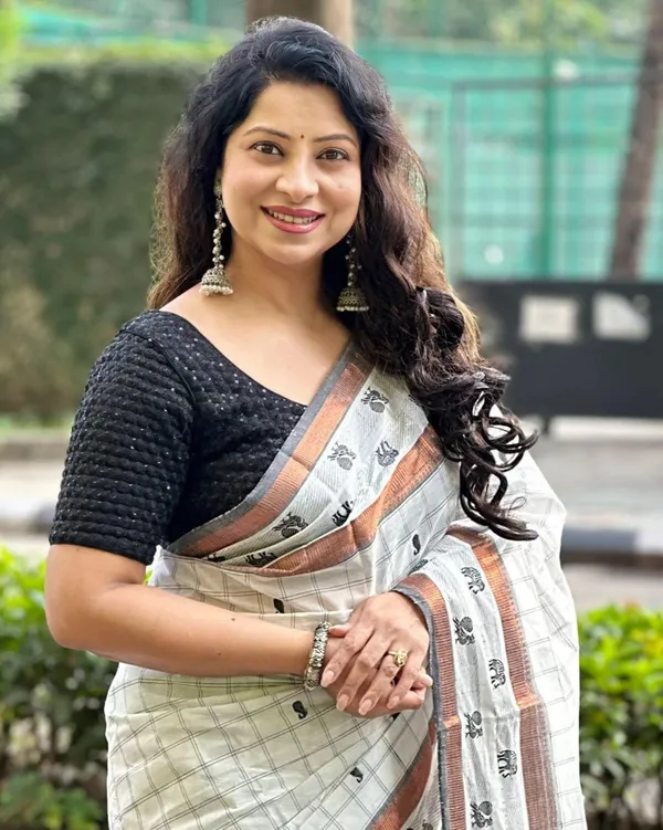 White_Cotton_Silk_Saree_With_Blouse_Piece_For_Women