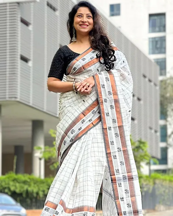 White_Cotton_Silk_Saree_With_Blouse_Piece_For_Women