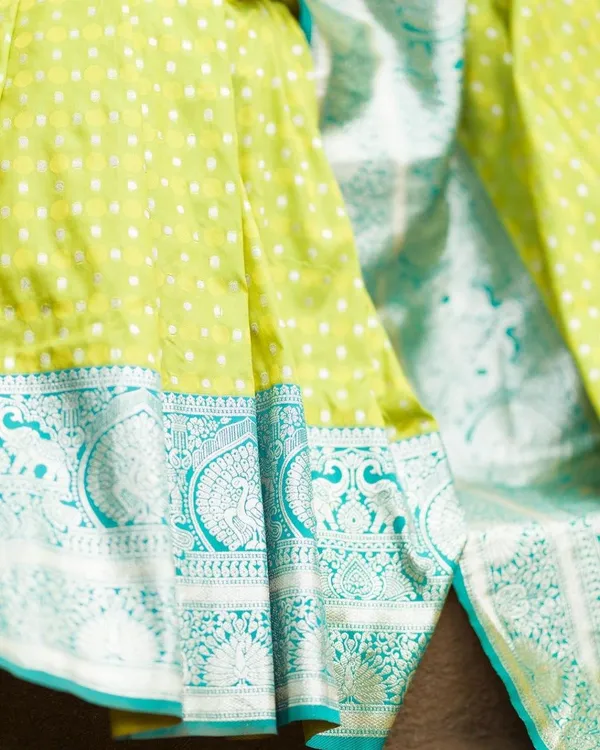 Parrot_Green_Soft_Silk_Saree_With_Blouse_Piece_For_Women