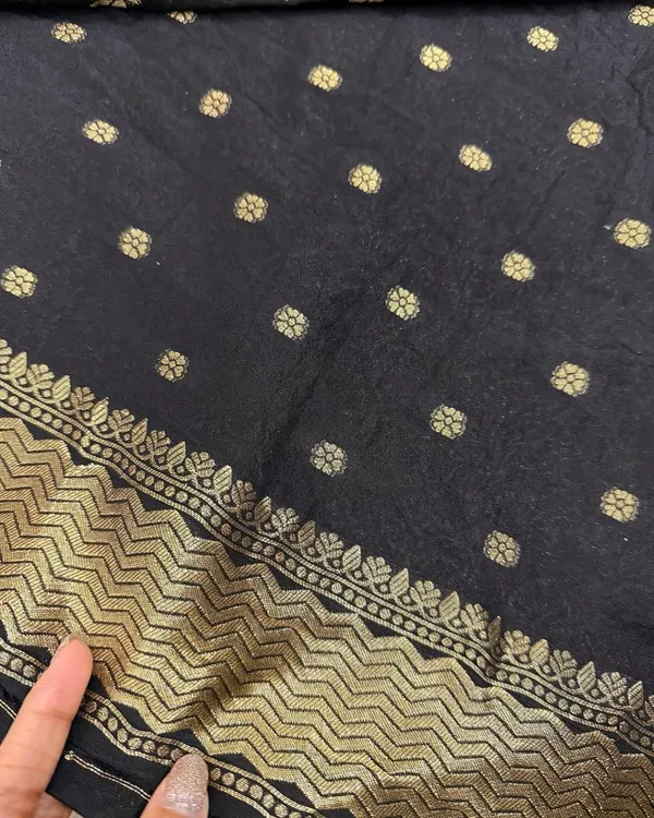 Outstanding_Black_Soft_Banarasi_Silk_Saree_With_Lovely_Blouse_Piece