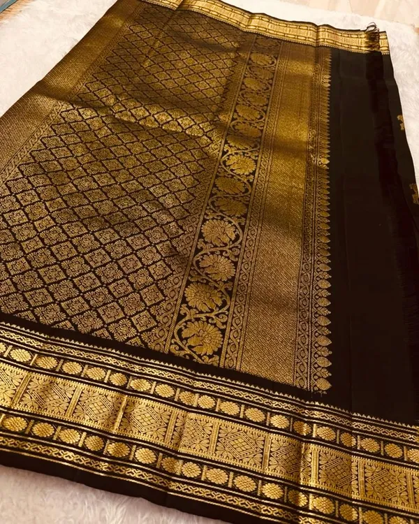 PERFECT_BANARASI_SOFT_SILK_SAREE_with_Unstitched_Blouse