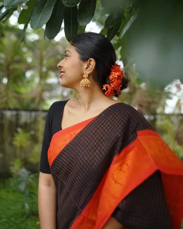 Black_Soft_Silk_Saree_With_Blouse_Piece_For_Women
