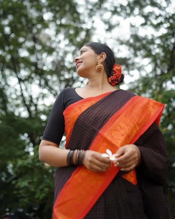 Black_Soft_Silk_Saree_With_Blouse_Piece_For_Women