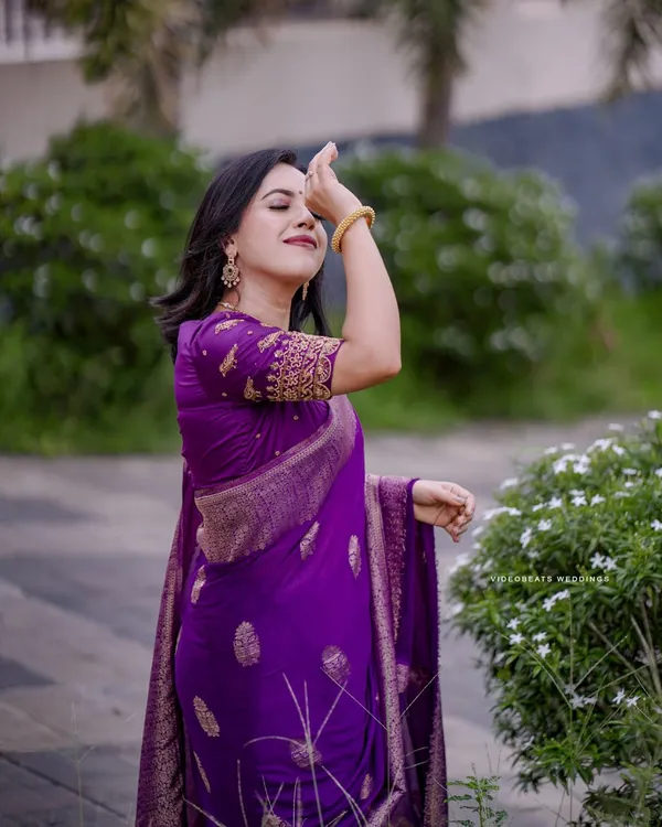 Wine_Soft_Silk_Saree_With_Blouse_Piece_For_Women