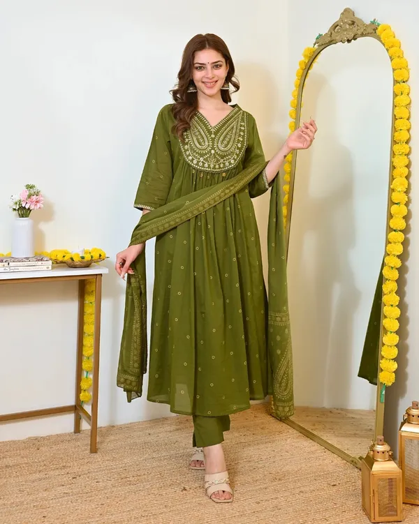 Green_Paisley_Handwork_A_Line_Mul_Cotton_Suit