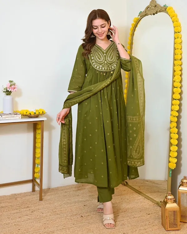 Green_Paisley_Handwork_A_Line_Mul_Cotton_Suit