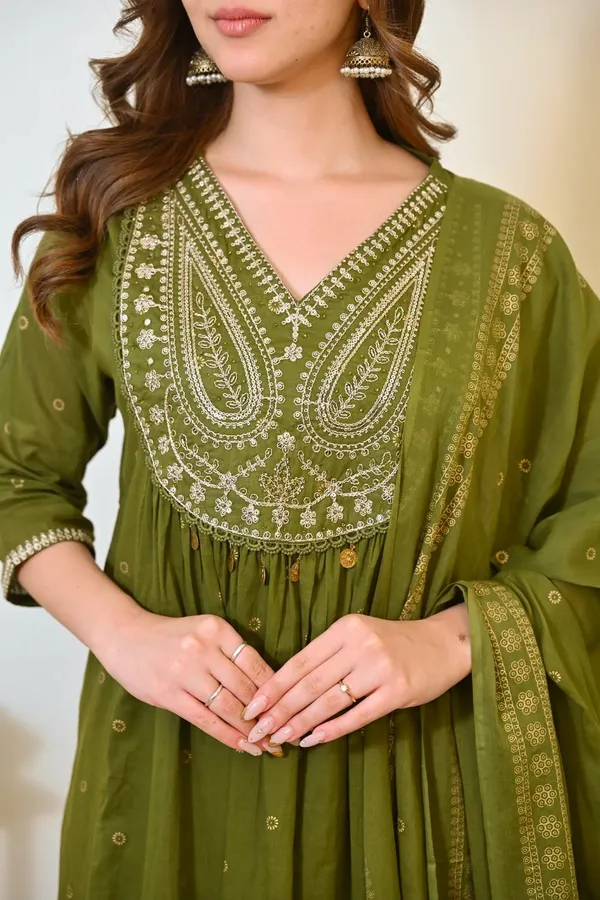 Green_Paisley_Handwork_A_Line_Mul_Cotton_Suit