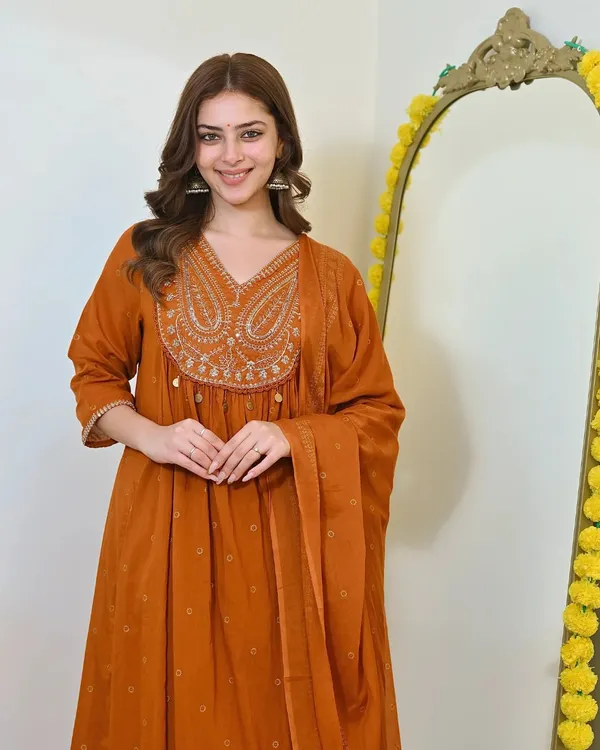 Rust_Paisley_Handwork_A_Line_Mul_Cotton_Suit