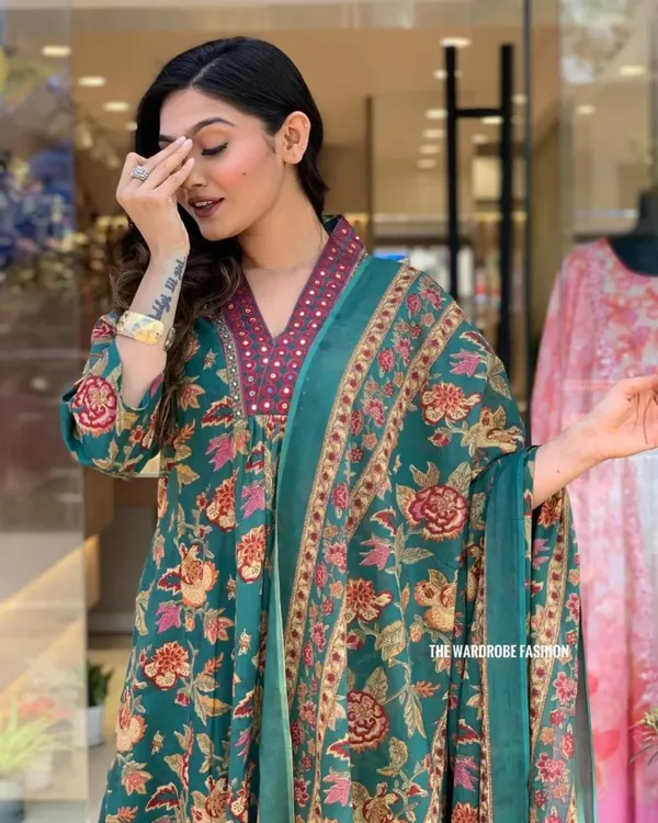 Women_Floral_Printed_V-Neck_Anarkali_Kurta_With_Palazzos_&_Dupatta