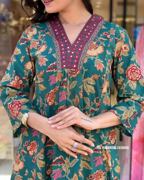 Women_Floral_Printed_V-Neck_Anarkali_Kurta_With_Palazzos_&_Dupatta