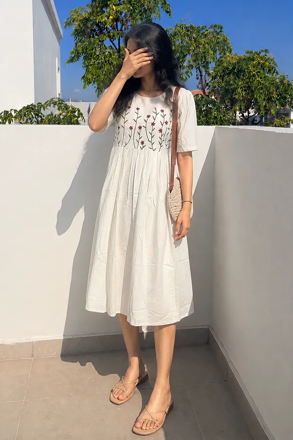 Women’s_Off_White_Cotton_Floral_Thread_Embroidered_Knee-Length_Dress