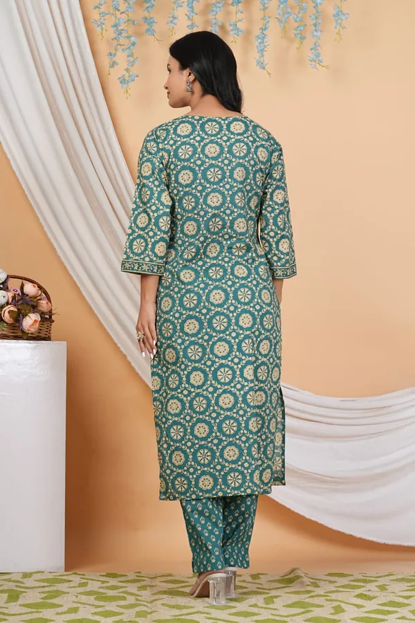 Dark_Green_V_Straight_Suit_For_Women