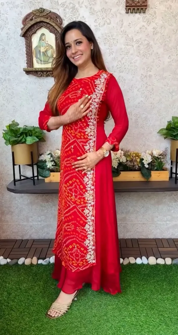 Red_Pure_Chinnon_Gown_For_Women