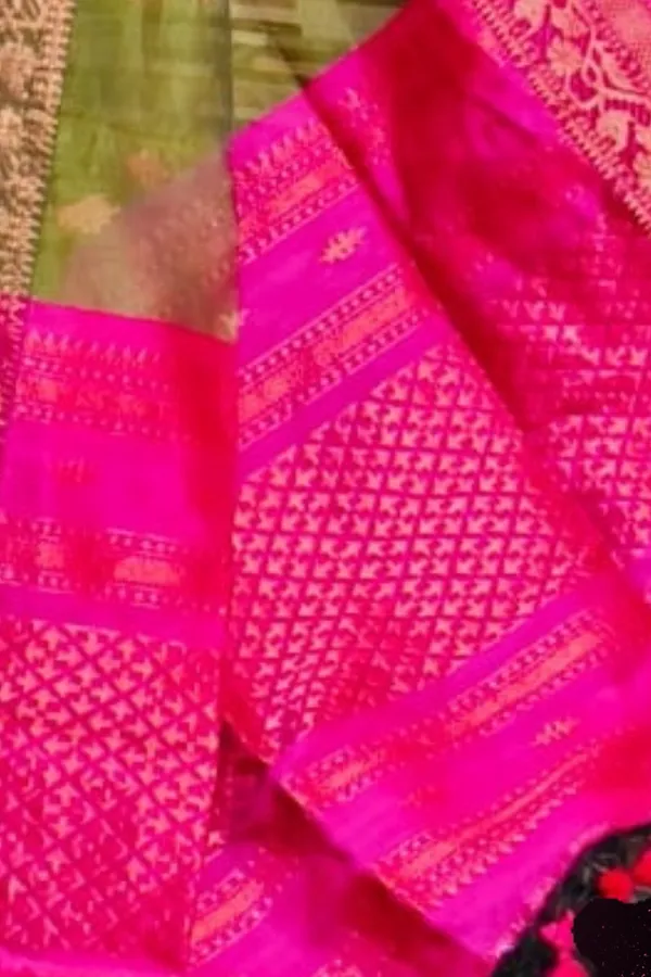 Moss_Green_Muslin_Banarasi_Saree_For_Women_With_Contrast_Pink_Border_Vidisha