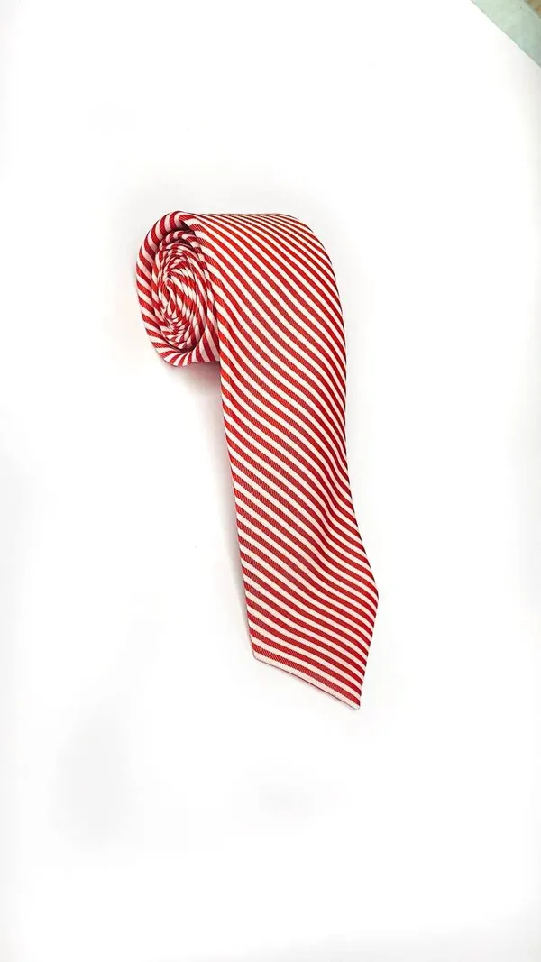 Red_Stripes_Design,_Poly_Cotton_Smooth_Fabric,Lean_Stripes_Neck_Tie_With_Pocket_Square