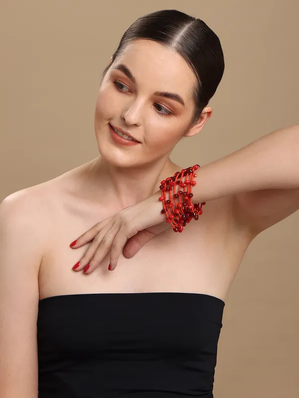 Shades_of_Coral_and_Red_Contemporary_Spiral_Bracelet