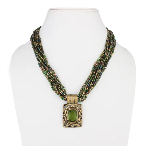 Multistrand_pendant_necklace