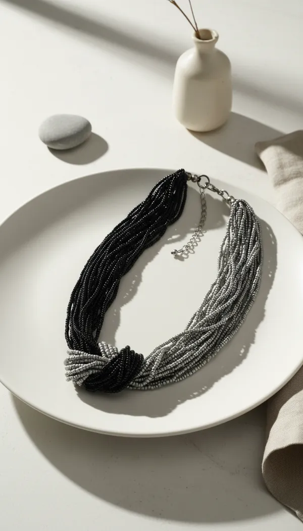 Knotted_multilayered_beaded_necklace