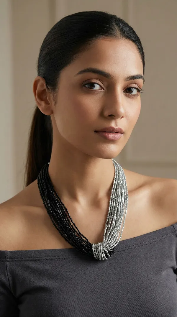 Knotted_multilayered_beaded_necklace