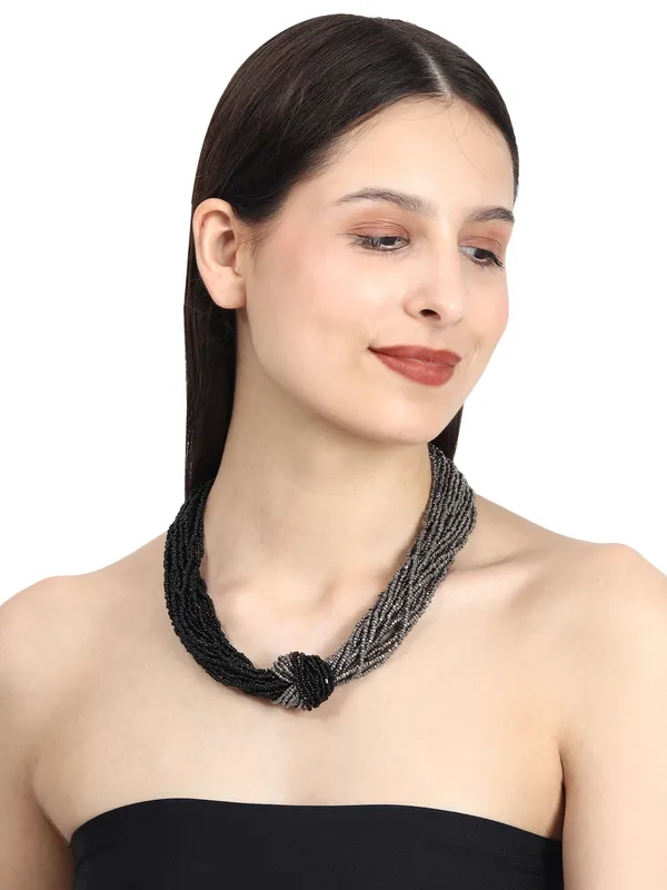 Knotted_multilayered_beaded_necklace