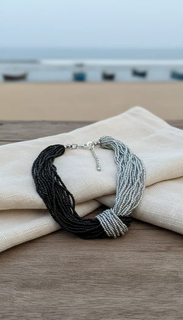 Knotted_multilayered_beaded_necklace