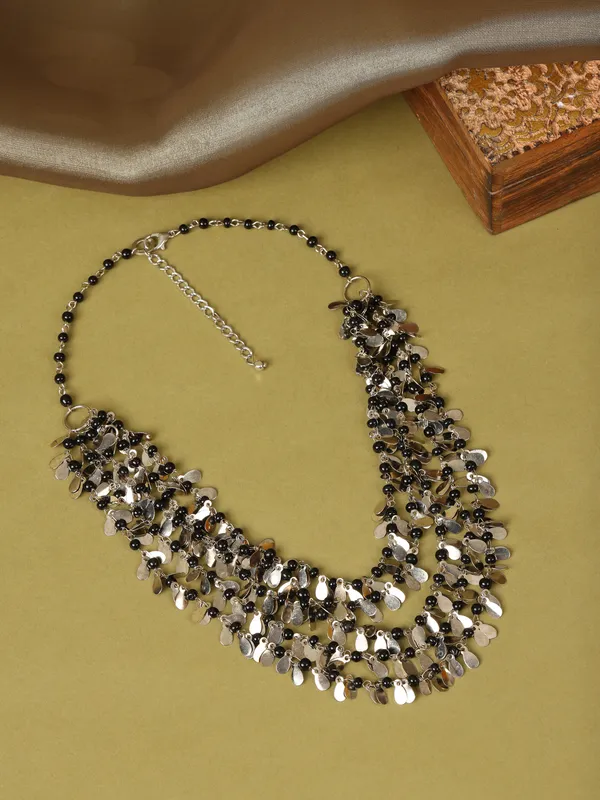 multilayered_silver_metal_necklace_with_chimes