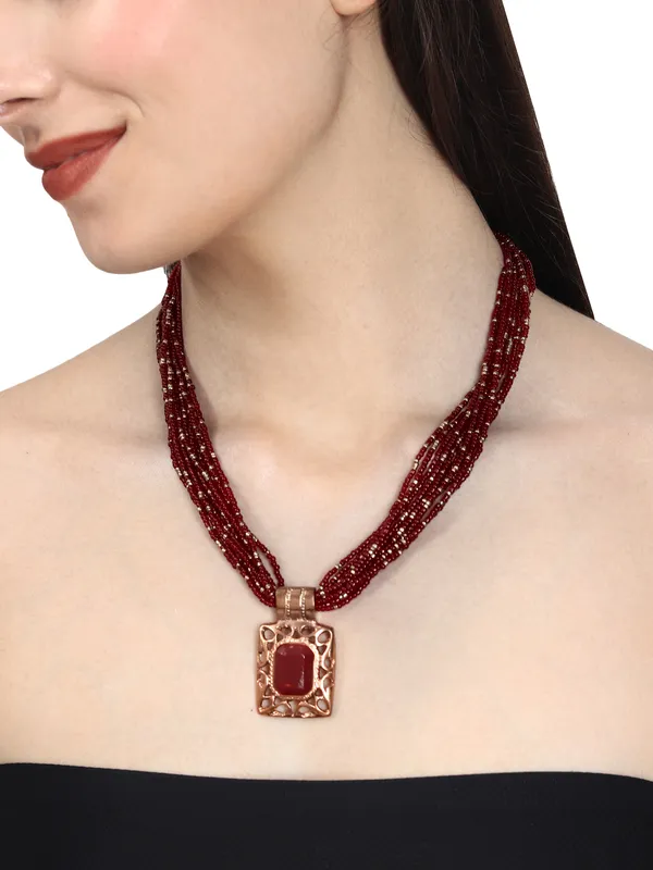 Multistrand_pendant_necklace
