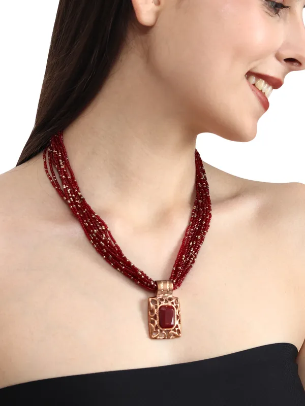Multistrand_pendant_necklace