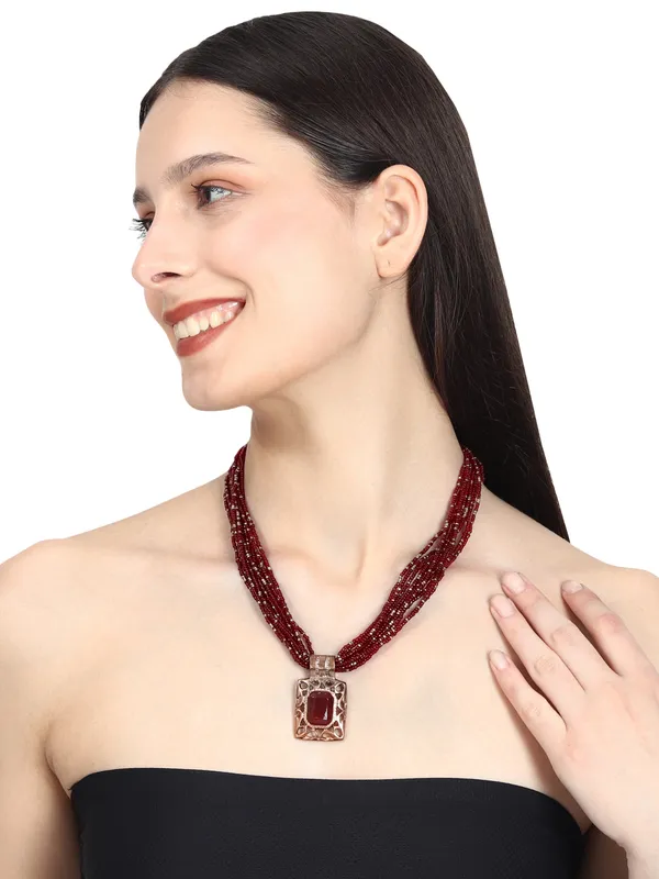 Multistrand_pendant_necklace