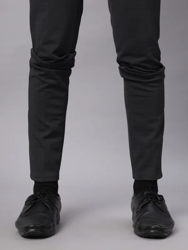 Jet_Grey_Cotton_Checked_Formal_Pants__For_Men