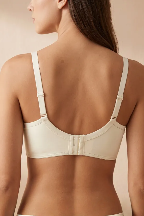 Seamless_Sculpt_White_Bra