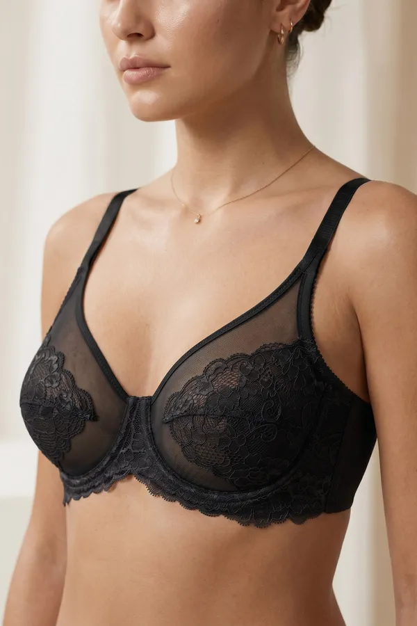 The_Duchess_Lace_Lingerie_Set_-_Black
