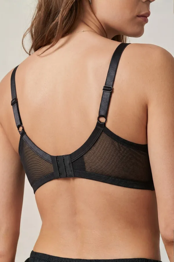 The_Duchess_Lace_Lingerie_Set_-_Black