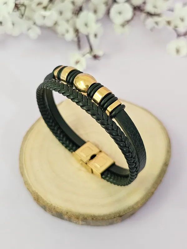 Black_&_Golden_Leather_Caged_Wolf_Bracelet_For_Men