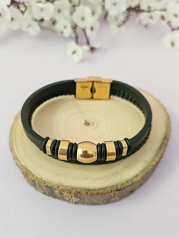 Black_&_Golden_Leather_Caged_Wolf_Bracelet_For_Men