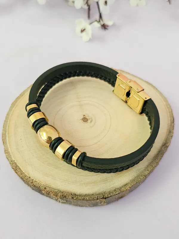 Black_&_Golden_Leather_Caged_Wolf_Bracelet_For_Men
