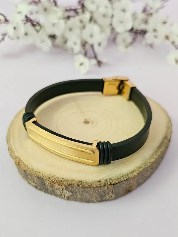 Black_&_Golden_Leather_Titans_Grip_Bracelet_For_Men