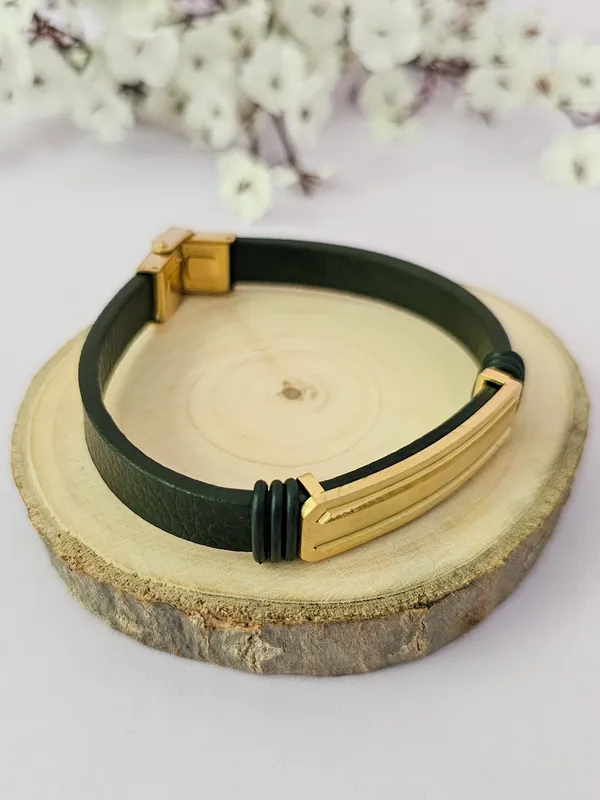 Black_&_Golden_Leather_Titans_Grip_Bracelet_For_Men