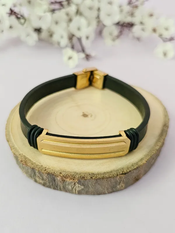 Black_&_Golden_Leather_Titans_Grip_Bracelet_For_Men