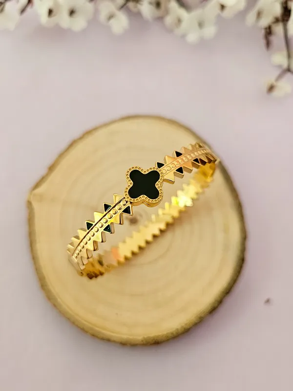 Gold_Plated_18K_Micro_Black-Gold_Clover_Bracelet_For_Women