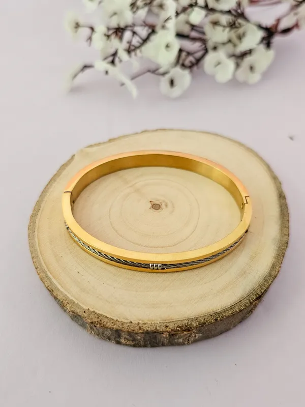 Gold_Brilliant_Line_Bracelet_For_Men