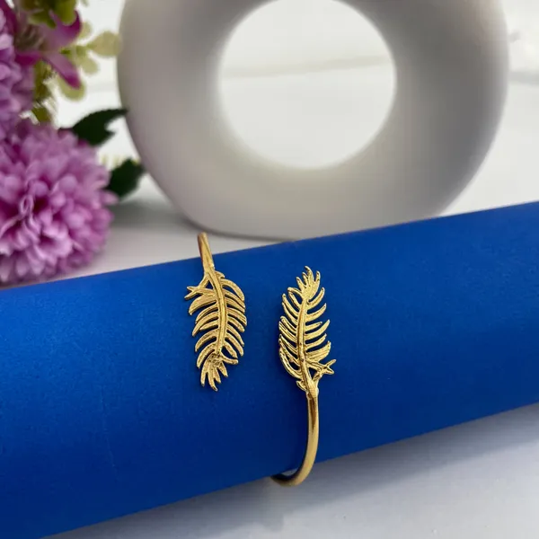 Golden_Handmade_Brass_Single_Leaf_Bracelet_For_Women