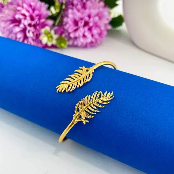 Golden_Handmade_Brass_Single_Leaf_Bracelet_For_Women