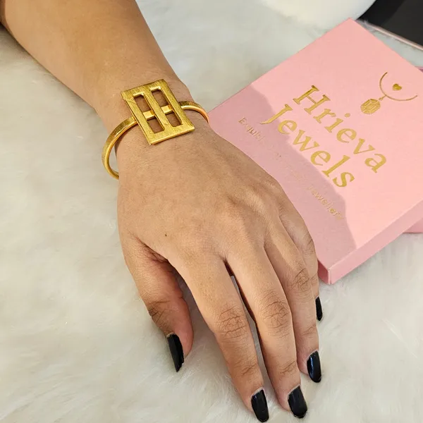 Golden_Handmade_Brass_Solid_Flag_Bracelet_For_Women