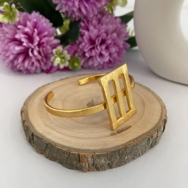Golden_Handmade_Brass_Solid_Flag_Bracelet_For_Women