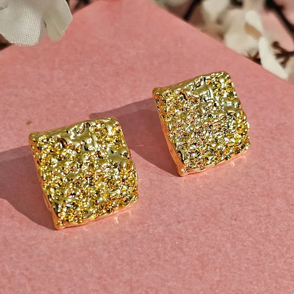 Gold_Plated_18K_Micro_Hammered_Square_Earring_For_Women