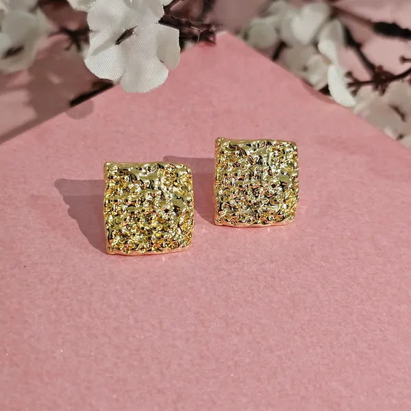 Gold_Plated_18K_Micro_Hammered_Square_Earring_For_Women