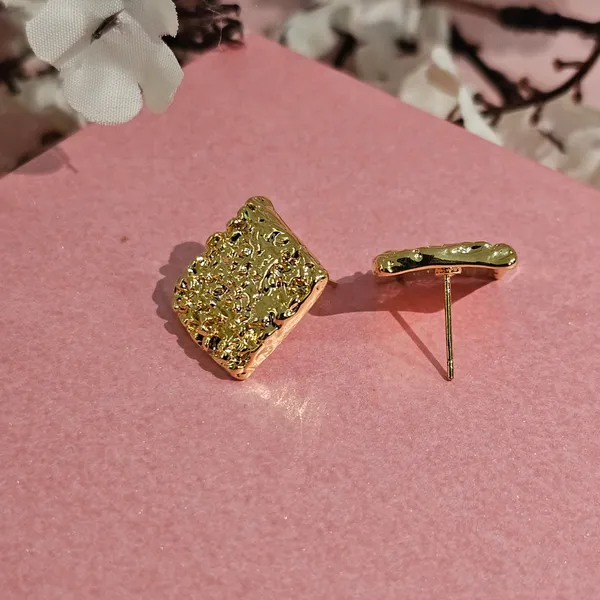 Gold_Plated_18K_Micro_Hammered_Square_Earring_For_Women