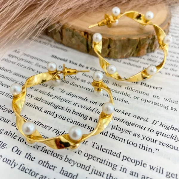Golden_Handmade_Brass_Twist_Pearl_Earings_For_Women